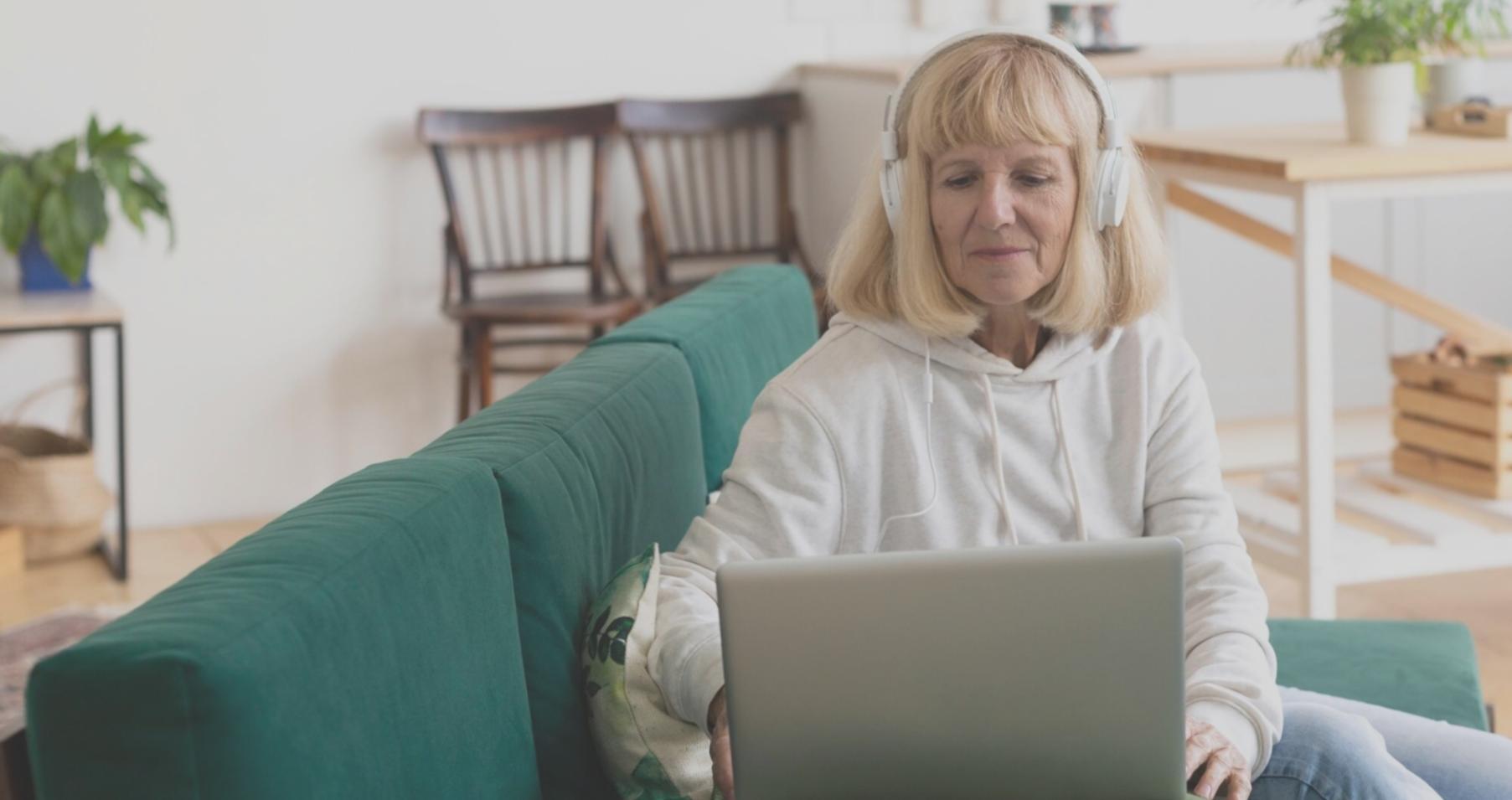 Séance de formation en investissement avec participants attentifs
